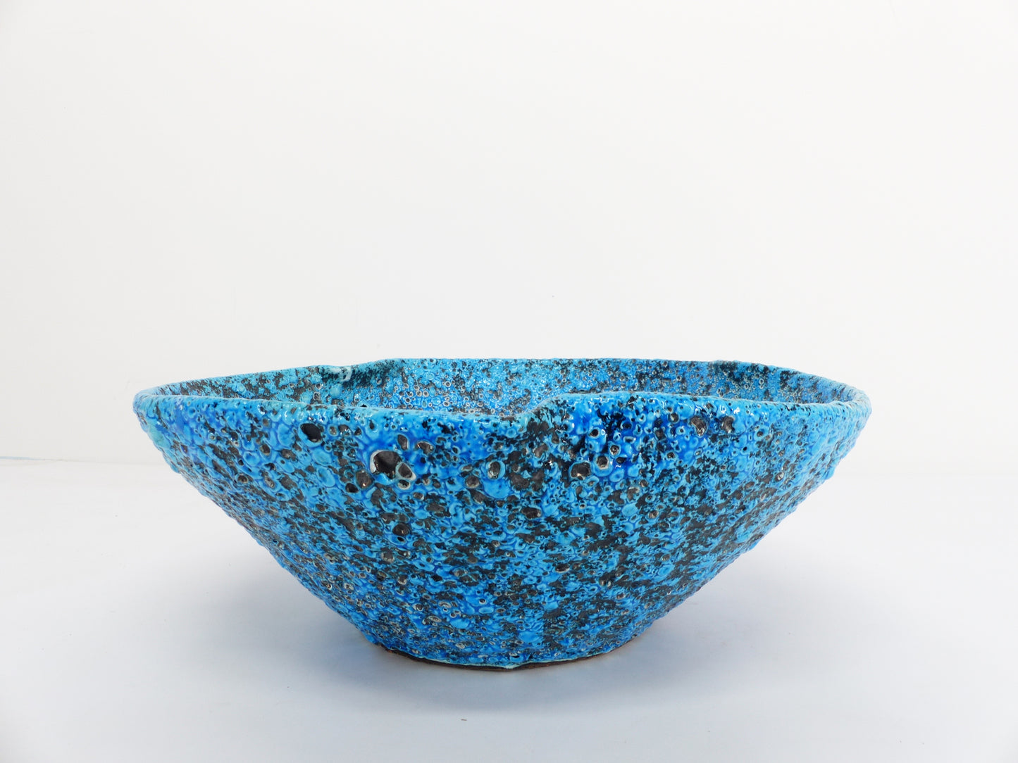 Coupe à fruit en céramique émaux écume de mer bleu turquoise 1950