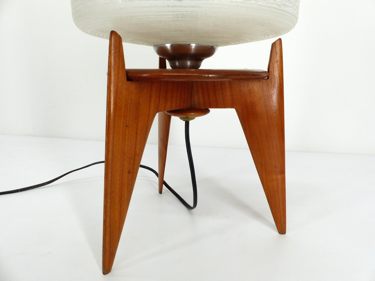 Lampe de table vintage tripode bois et verre 1950 France