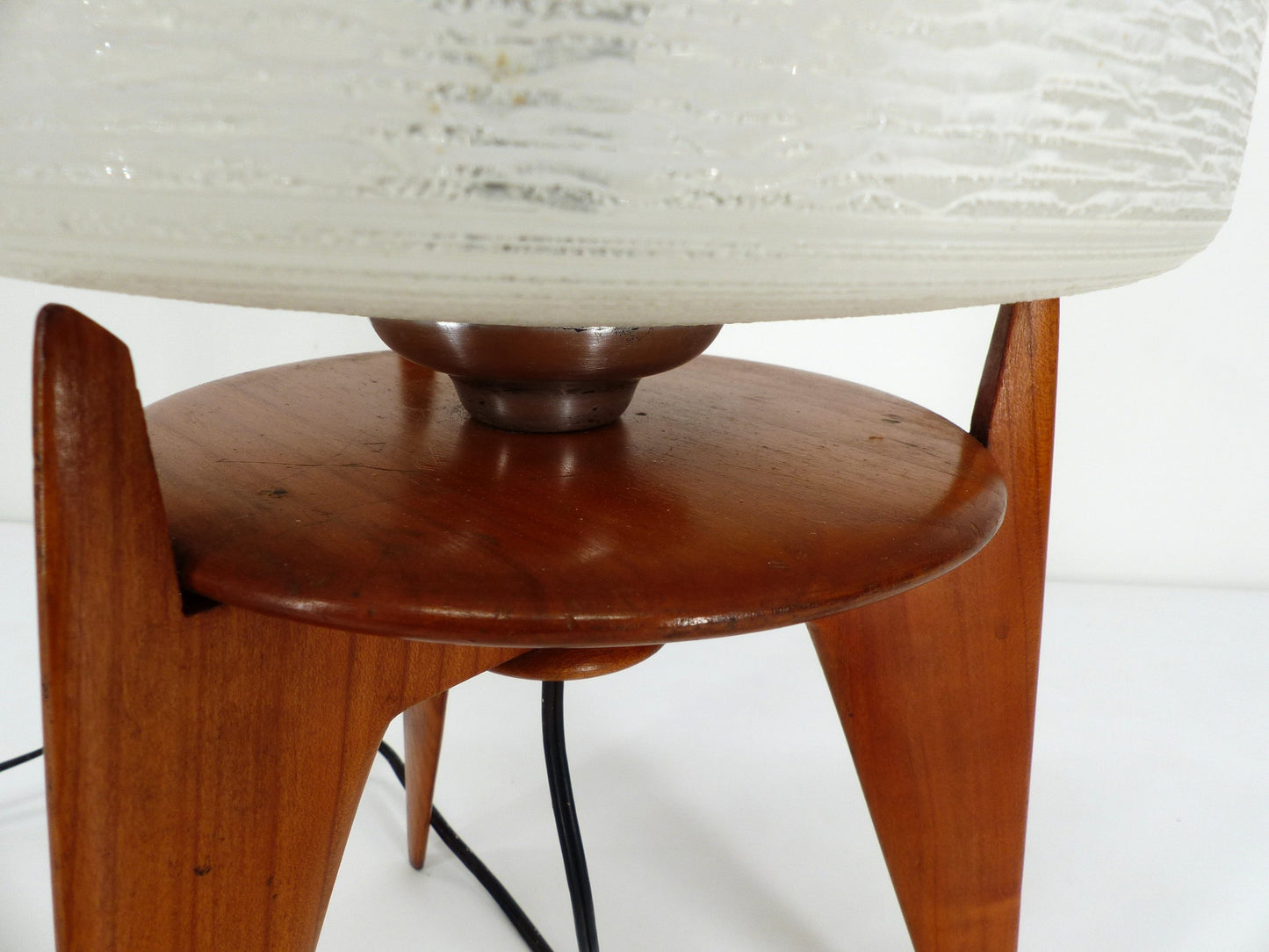Lampe de table vintage tripode bois et verre 1950 France