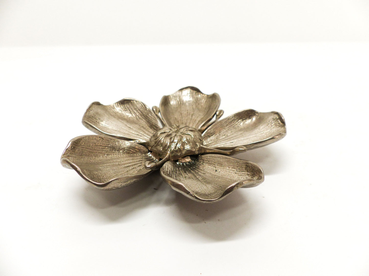 Cendrier fleur Gucci en métal argenté vintage 1970
