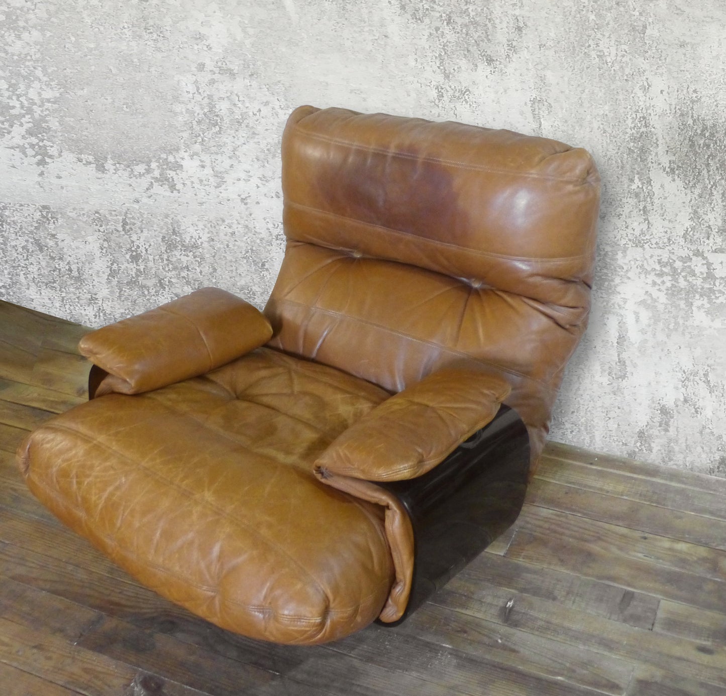 FAUTEUIL EN CUIR MARSALA PAR MICHEL DUCAROY POUR LIGNE ROSET 1970