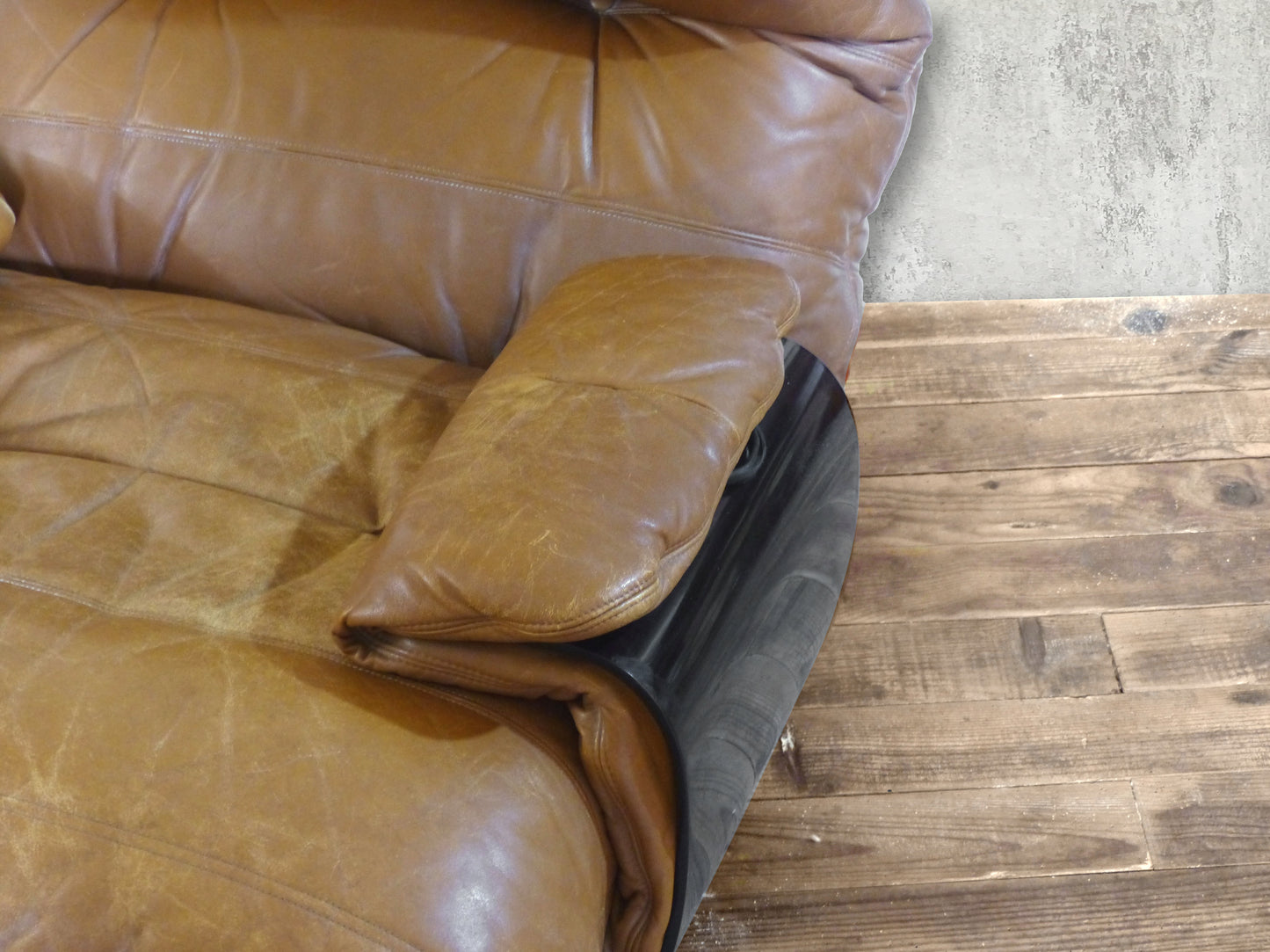 FAUTEUIL EN CUIR MARSALA PAR MICHEL DUCAROY POUR LIGNE ROSET 1970