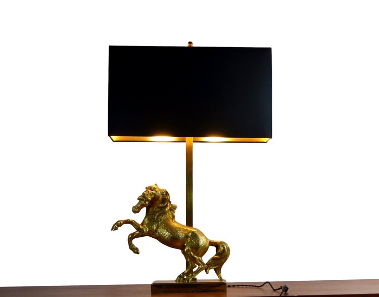 LAMPE DE TABLE CHEVAL EN METAL DORÉ
