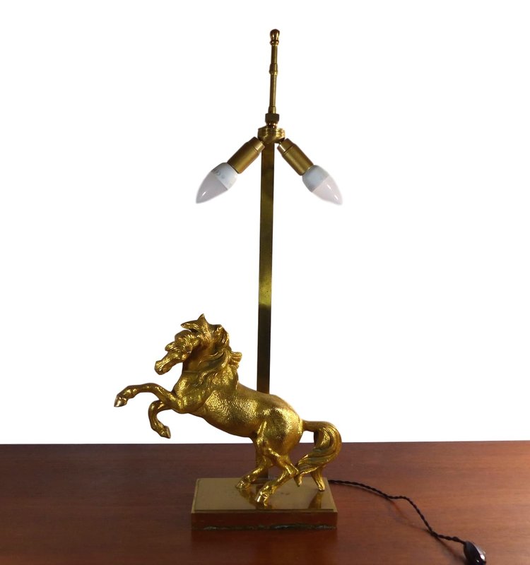 LAMPE DE TABLE CHEVAL EN METAL DORÉ