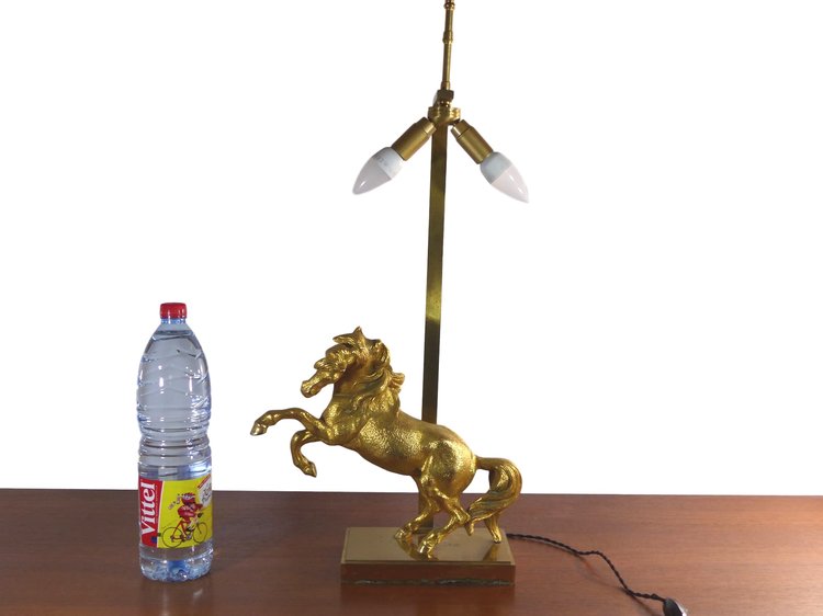 LAMPE DE TABLE CHEVAL EN METAL DORÉ