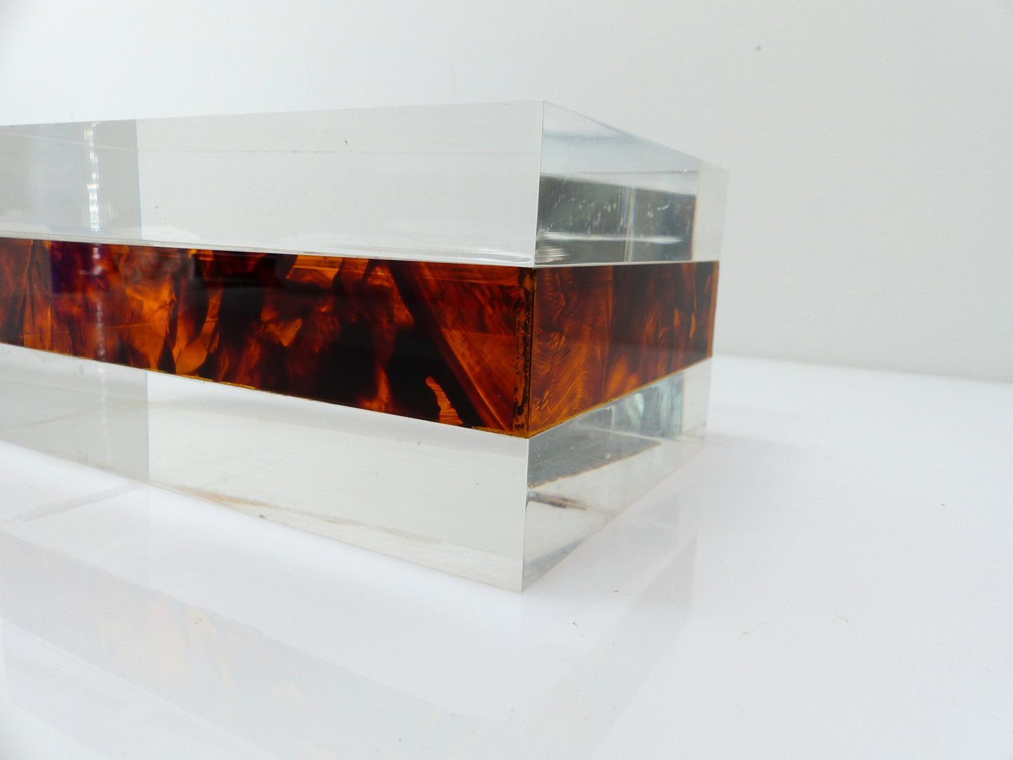 Boîte en plexiglass lucite bicolore, design Philippe Cheverny, édition Kit Design 1970