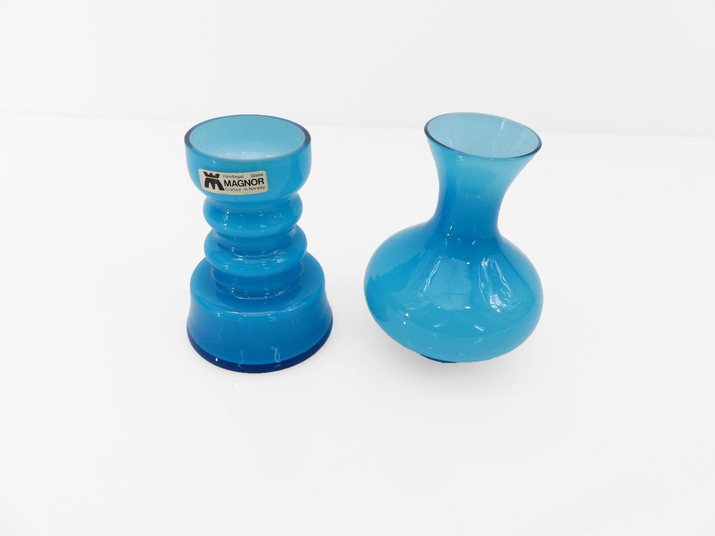 Bougeoir photophore en verre opalin bleu turquoise, design scandinave, Magnor Glassverk, Norvège, circa 1960