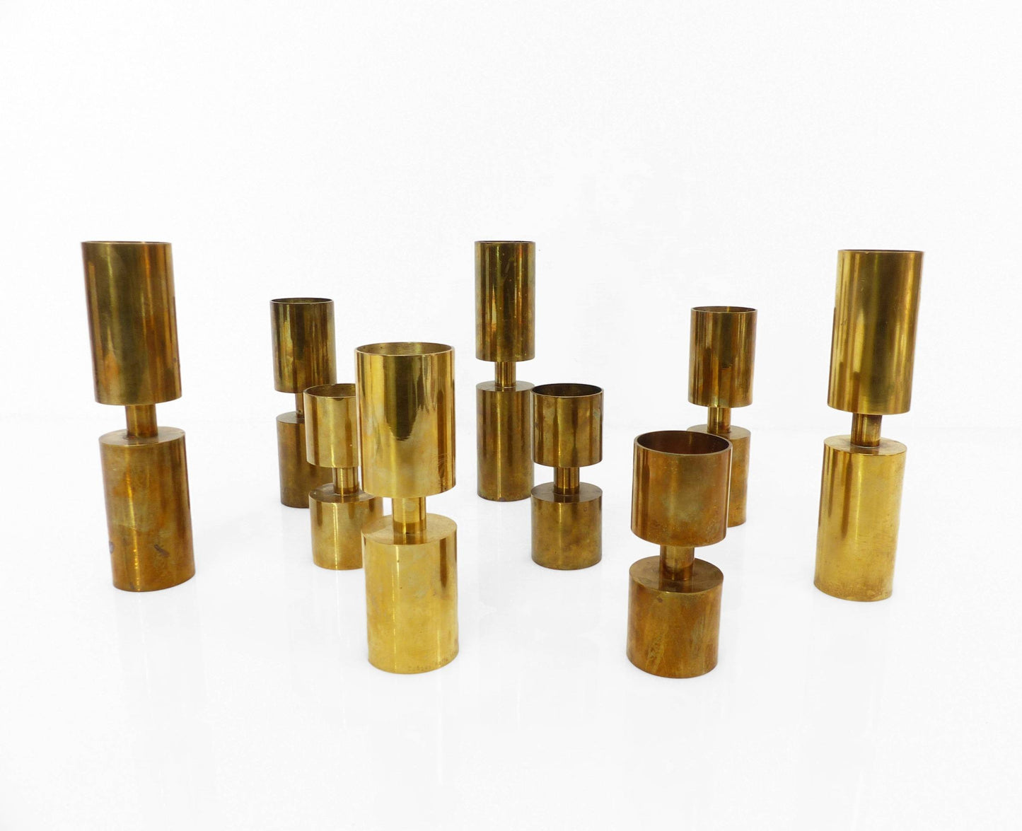 Suite de 9 bougeoirs scandinaves en laiton massif Zoéga, Suède, 1976