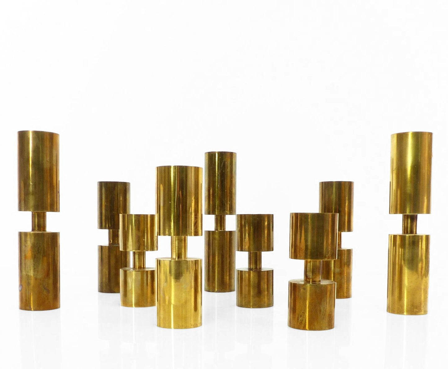 Suite de 9 bougeoirs scandinaves en laiton massif Zoéga, Suède, 1976