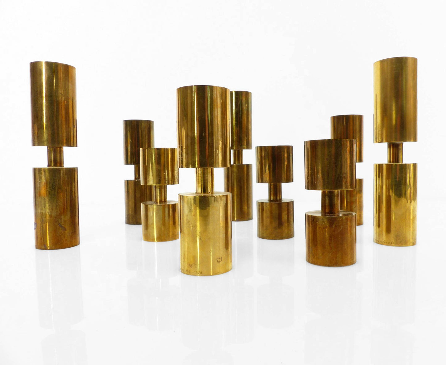 Suite de 9 bougeoirs scandinaves en laiton massif Zoéga, Suède, 1976