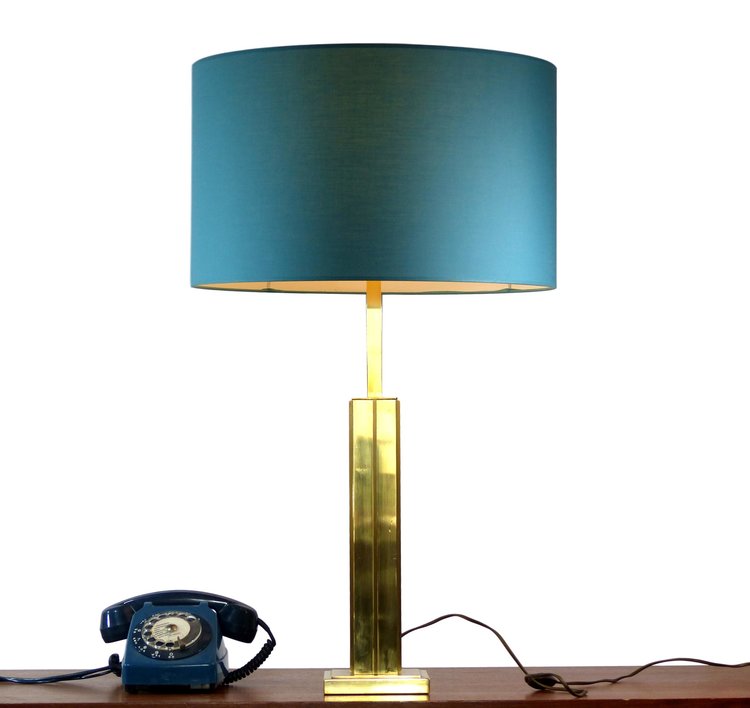 LAMPE DE TABLE À FÛT CARRÉ EN LAITON DORÉ – 1970