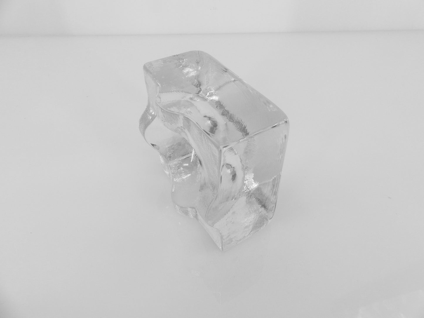 Cendrier sculptural en verre clair, modèle Puzzle, design Bertil Vallien, Boda-Åfors, Suède, circa 1970