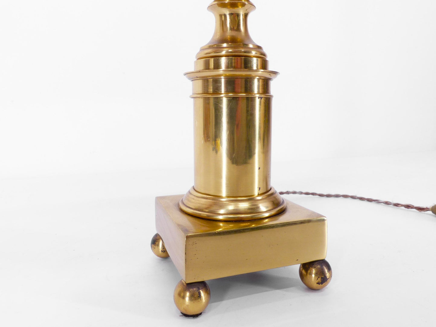 Lampe colonne néoclassique de style Directoire en laiton - 1970