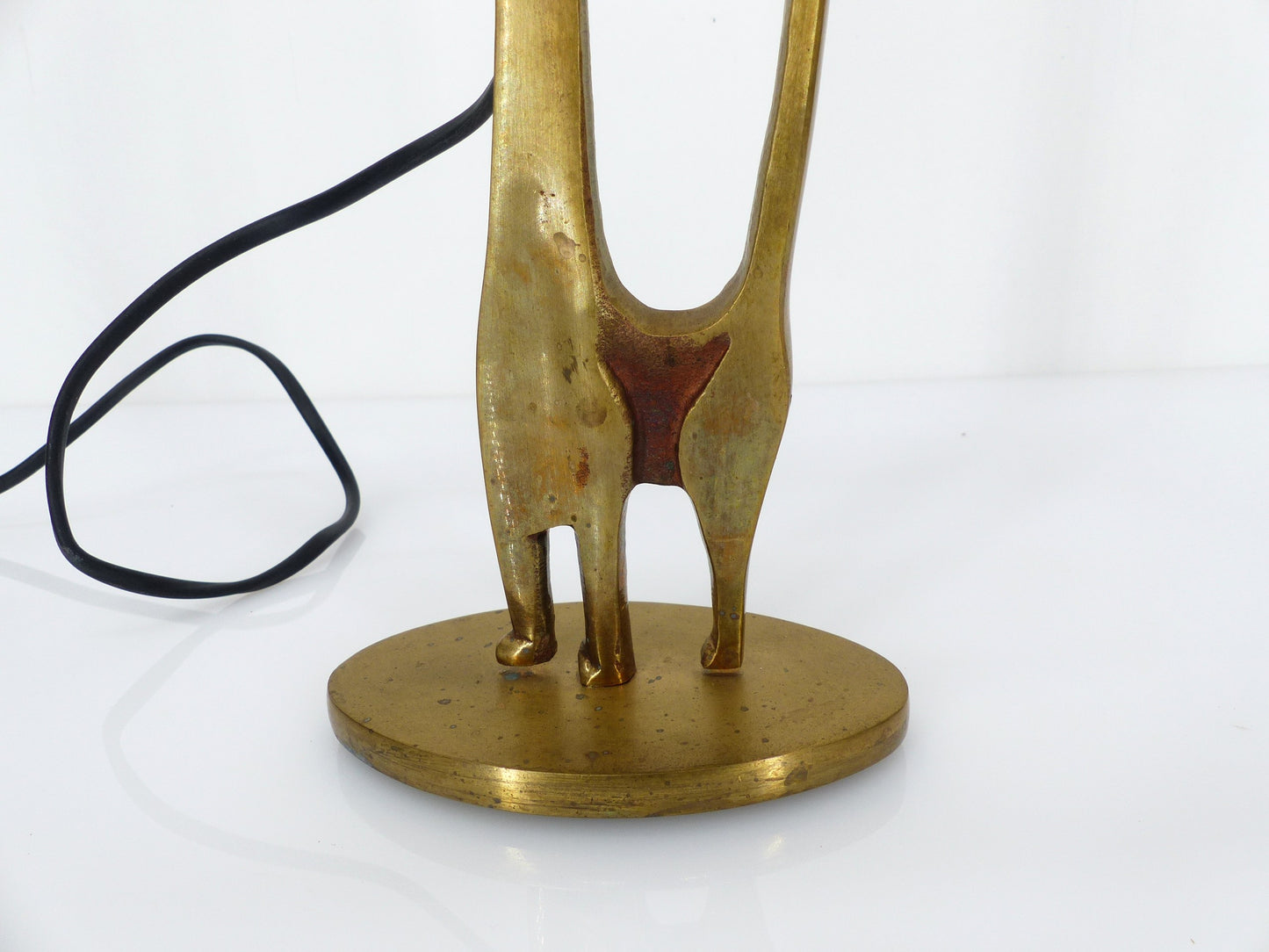 Lampe de table vintage chat en laiton doré et abat-jour en cannage
