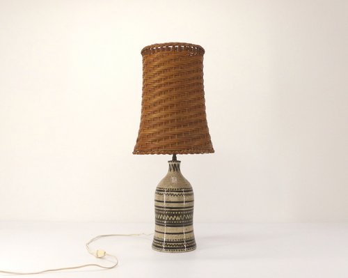 AMPE EN CÉRAMIQUE ET ROTIN VINTAGE - SUZY REICHENSHAMMER