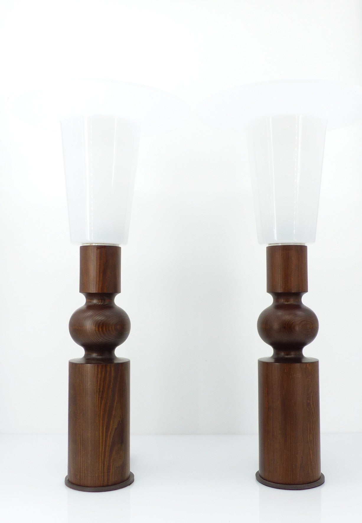 Paire de lampes de table scandinaves en pin par Uno Kristiansson pour Luxus, Suède, circa 1965