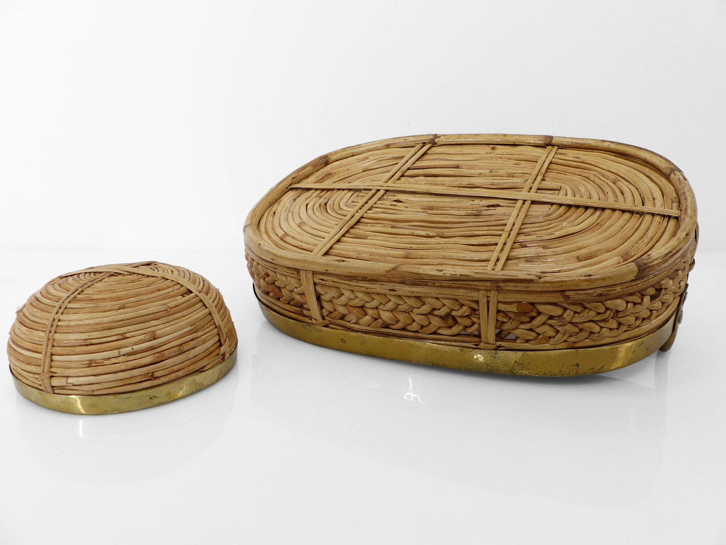 Panier et bol en rotin et laiton dans le goût de Gabriela Crespi, Italie 1960-1970