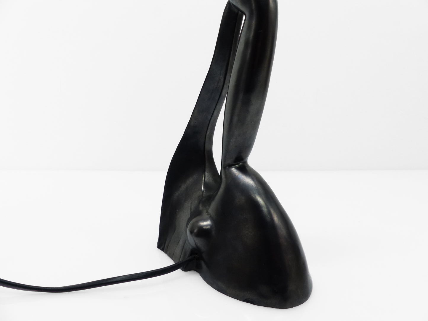 Lampe sculpturale anthropomorphe en céramique noire par Gil Agnoloni, Italie, 1950