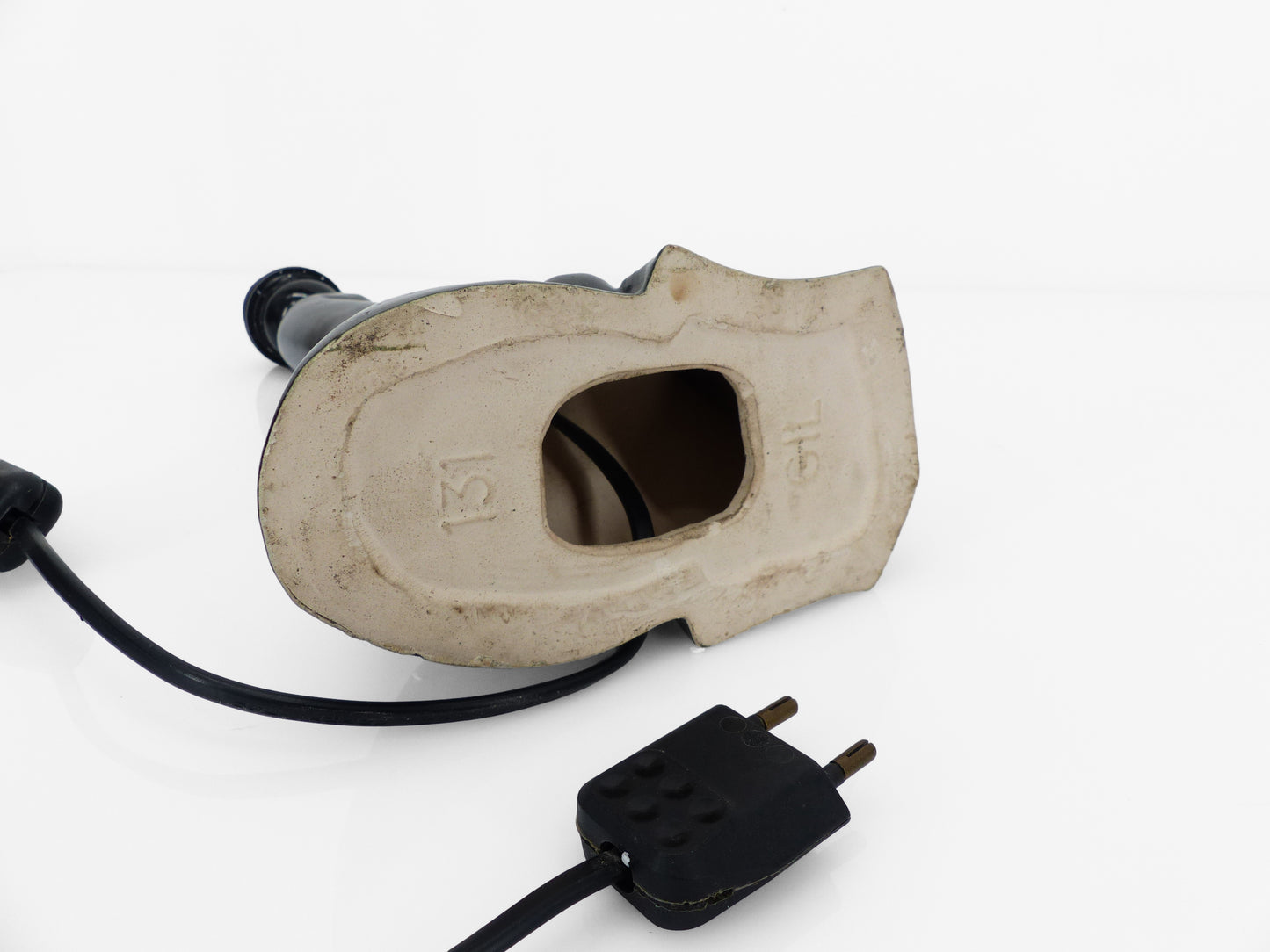 Lampe sculpturale anthropomorphe en céramique noire par Gil Agnoloni, Italie, 1950