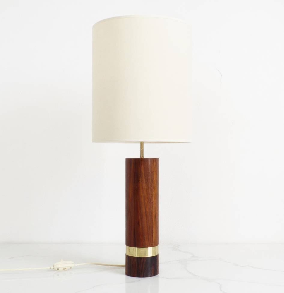 Pied de lampe scandinave en bois exotique et laiton, circa 1970