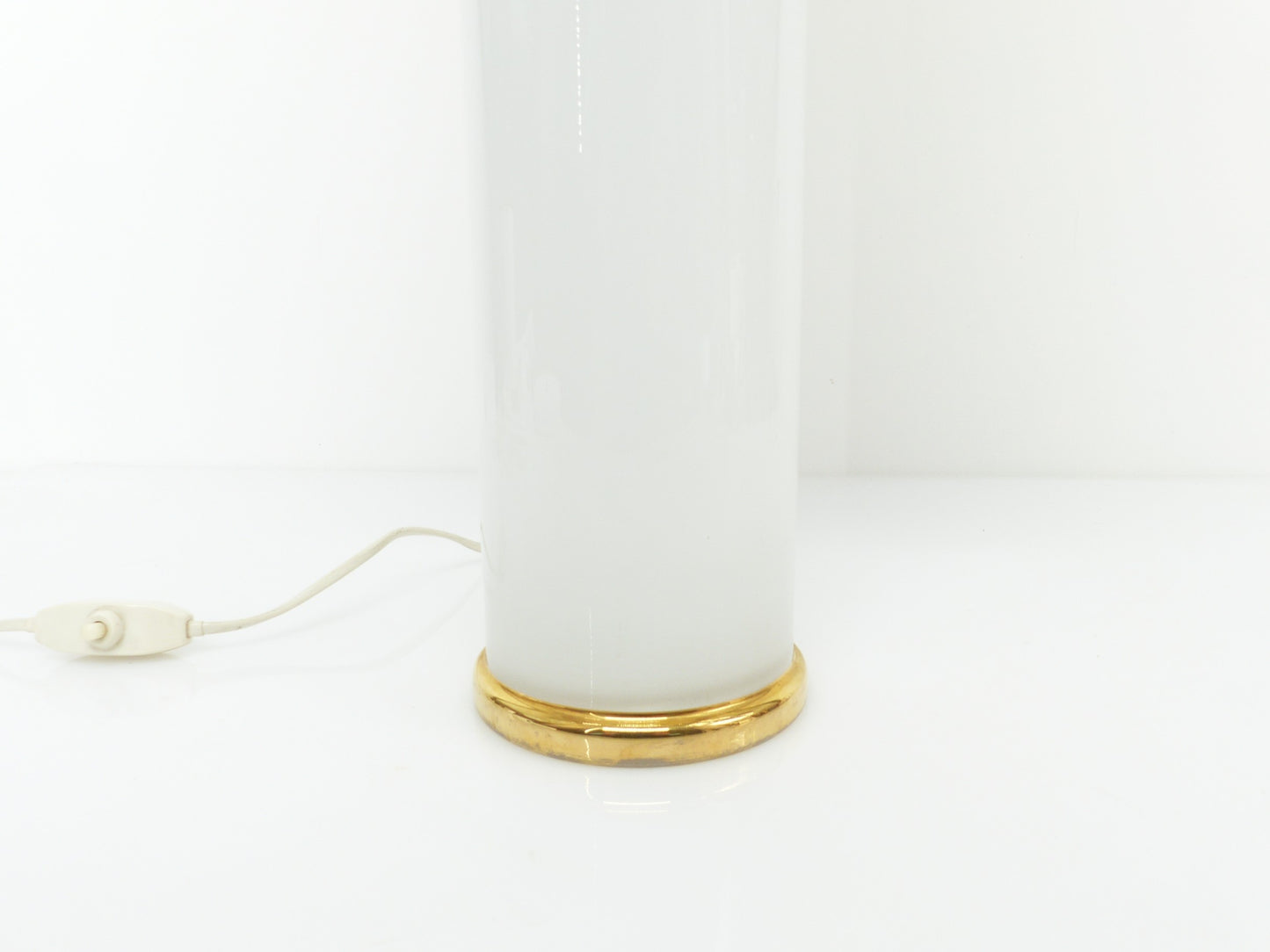 Pied de lampe en verre opalin blanc, Uno & Östen Kristiansson pour Luxus Suède 1970