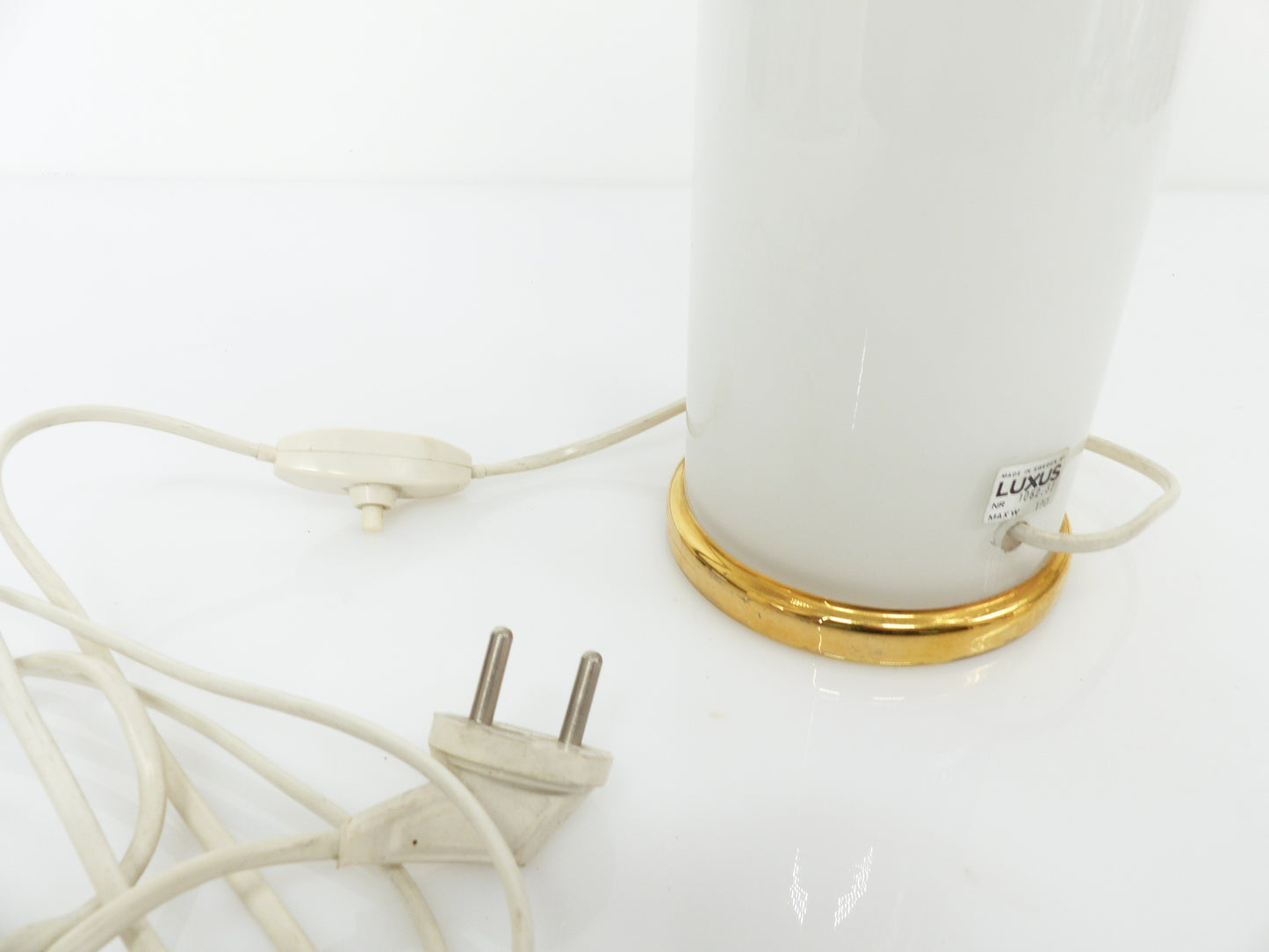 Pied de lampe en verre opalin blanc, Uno & Östen Kristiansson pour Luxus Suède 1970