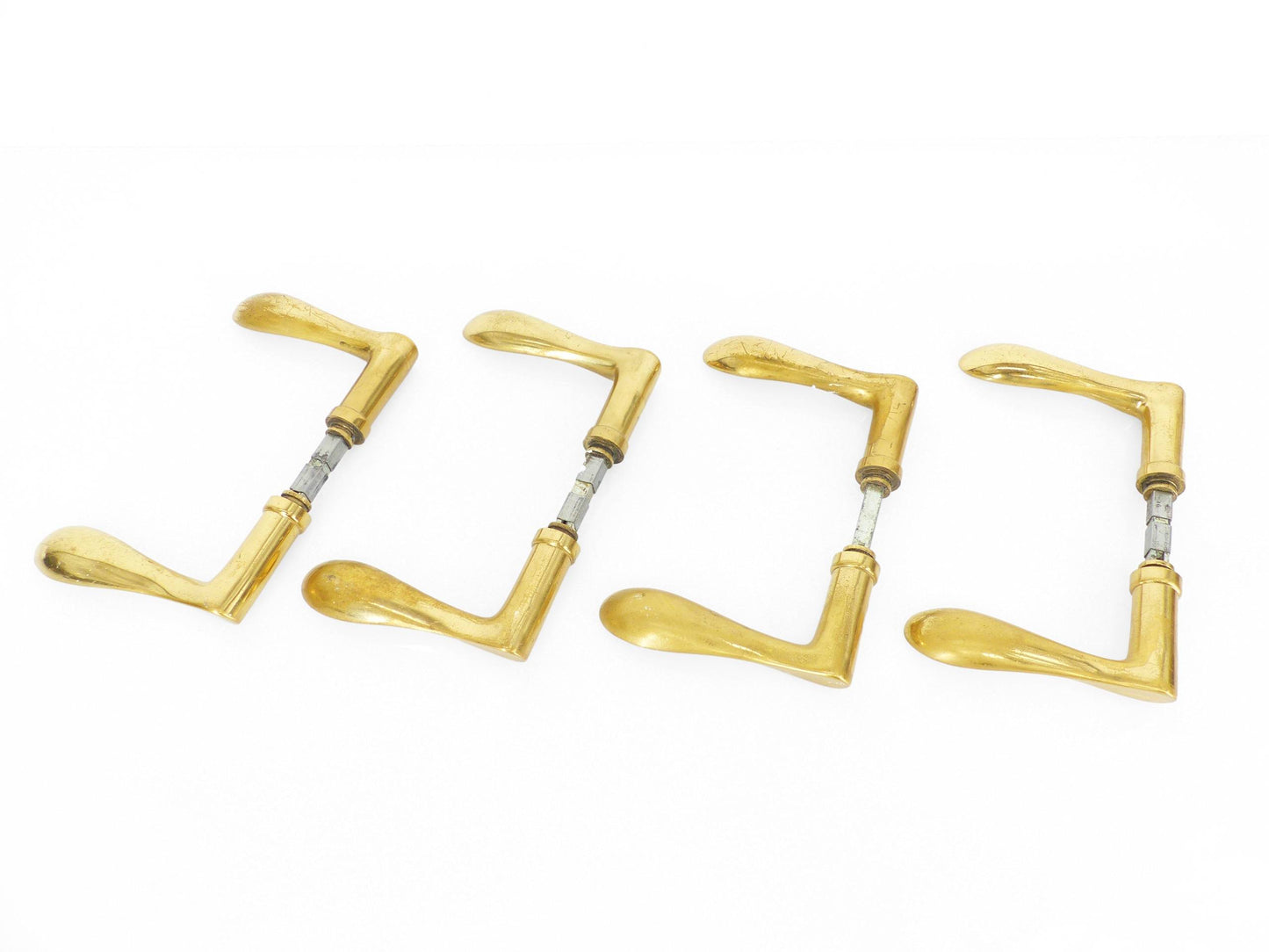 Lot de 4 paires de poignées de porte en laiton massif circa 1960