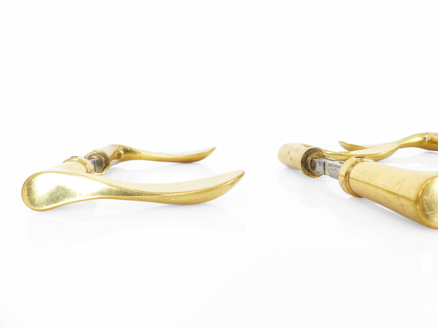 Lot de 4 paires de poignées de porte en laiton massif circa 1960
