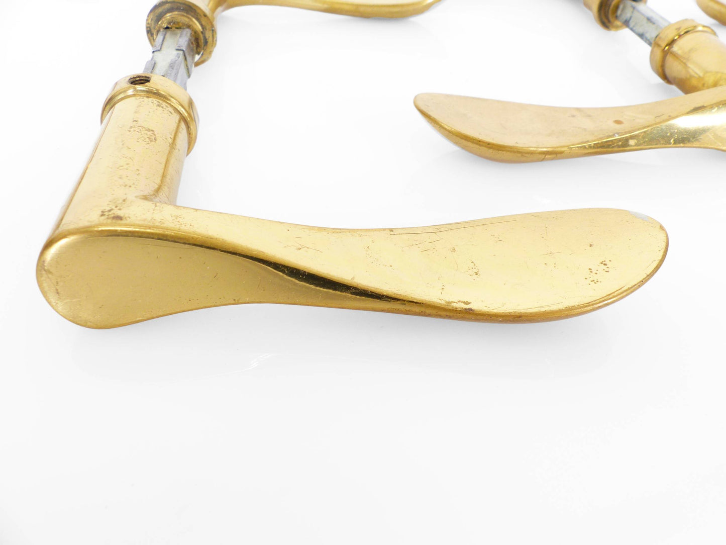 Lot de 4 paires de poignées de porte en laiton massif circa 1960