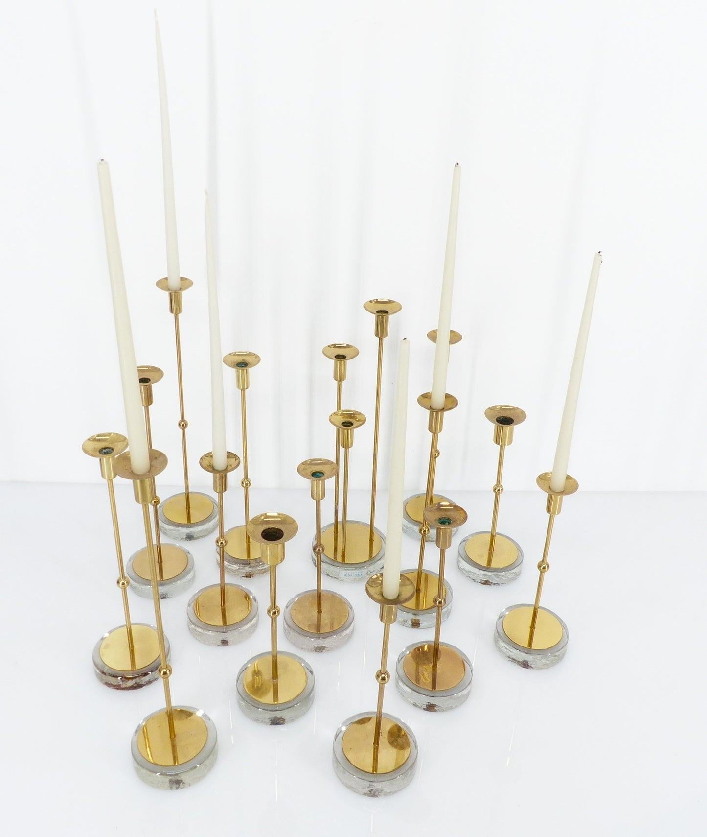 Set de 15 bougeoirs scandinaves en laiton et verre, Gunnar Ander, Ystad Metall, Suède 1960