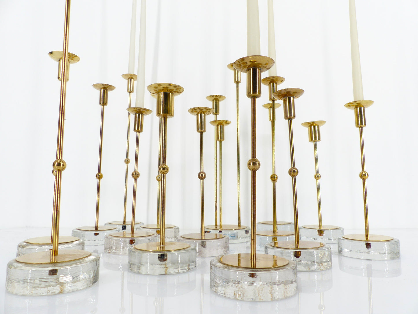 Set de 15 bougeoirs scandinaves en laiton et verre, Gunnar Ander, Ystad Metall, Suède 1960