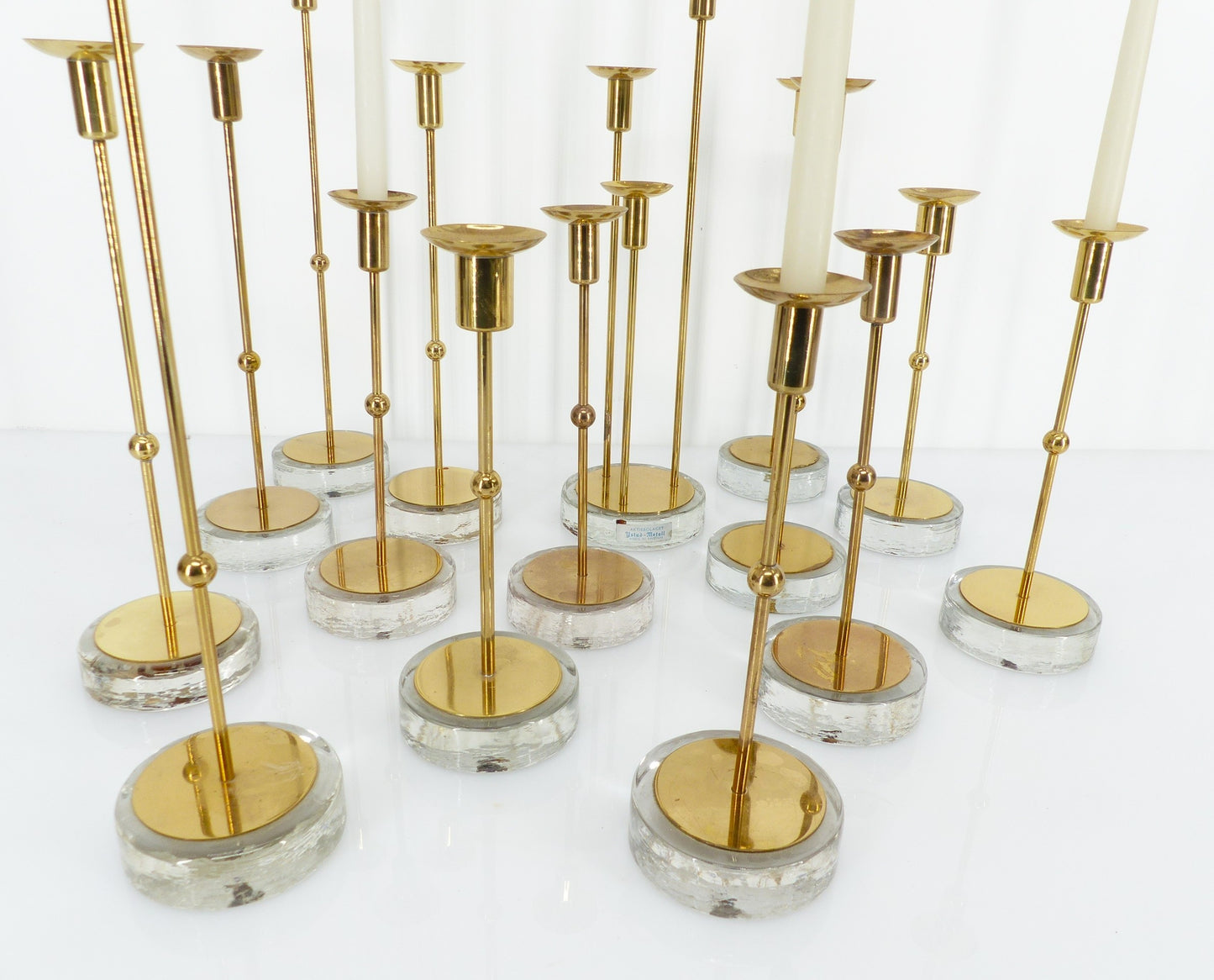 Set de 15 bougeoirs scandinaves en laiton et verre, Gunnar Ander, Ystad Metall, Suède 1960