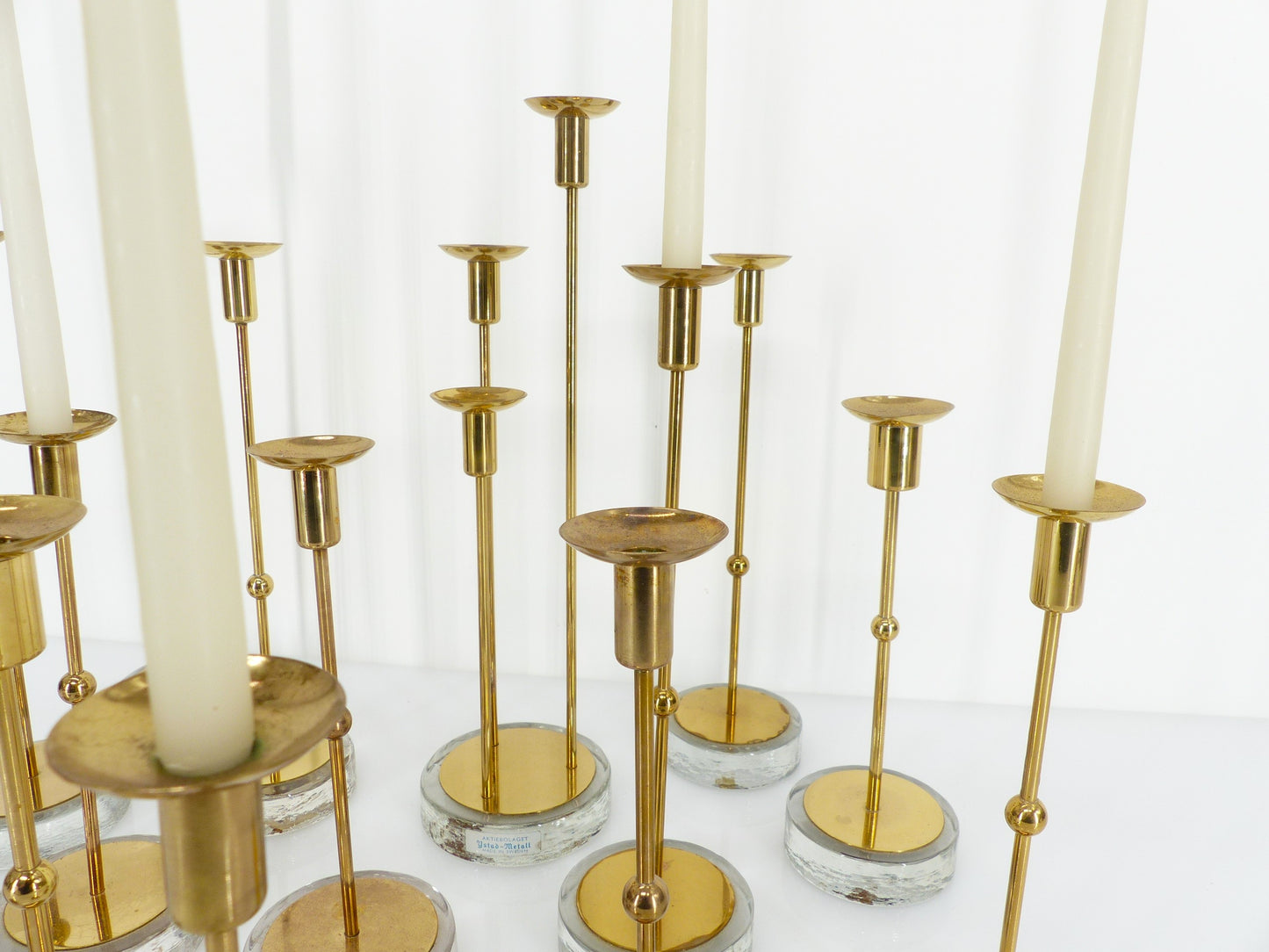 Set de 15 bougeoirs scandinaves en laiton et verre, Gunnar Ander, Ystad Metall, Suède 1960