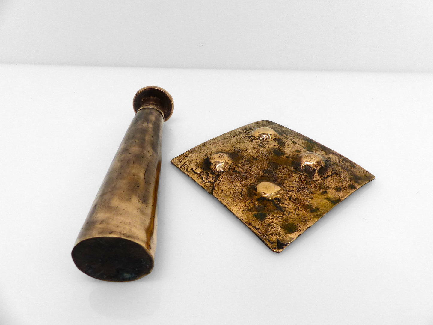 Set coupelle cendrier et bougeoir brutaliste en bronze, France, circa 1980