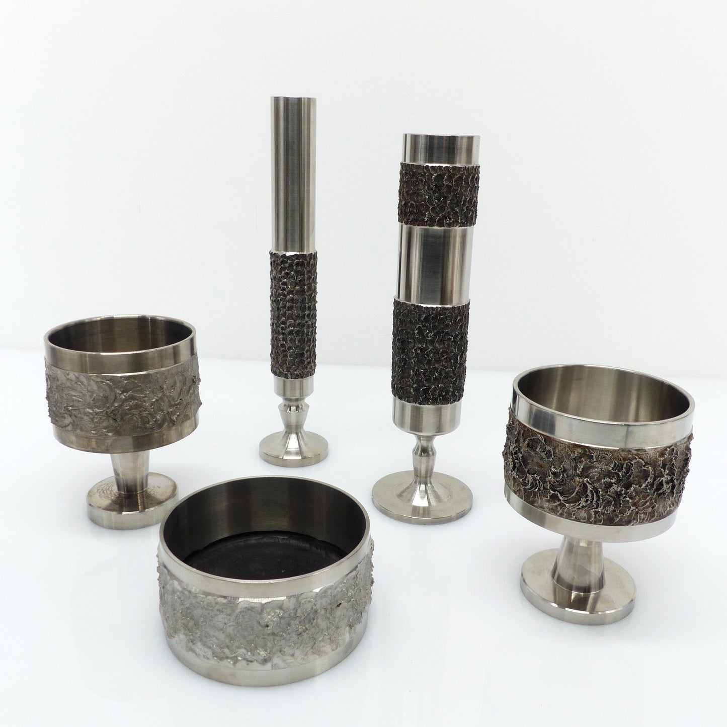 Set de 5 vases et coupes brutalistes en acier 1970