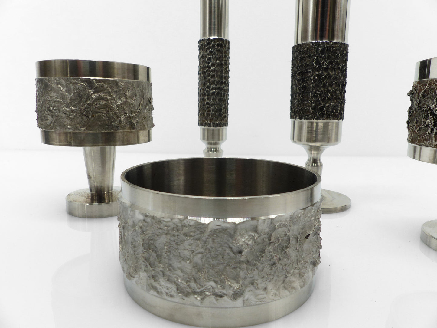 Set de 5 vases et coupes brutalistes en acier 1970