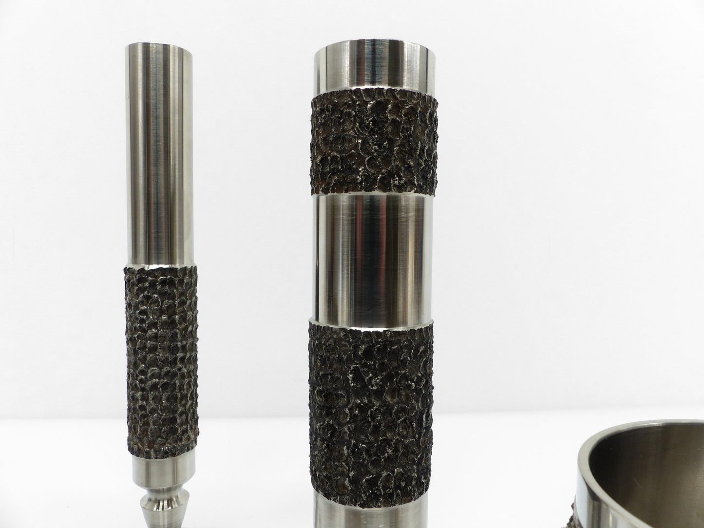 Set de 5 vases et coupes brutalistes en acier 1970