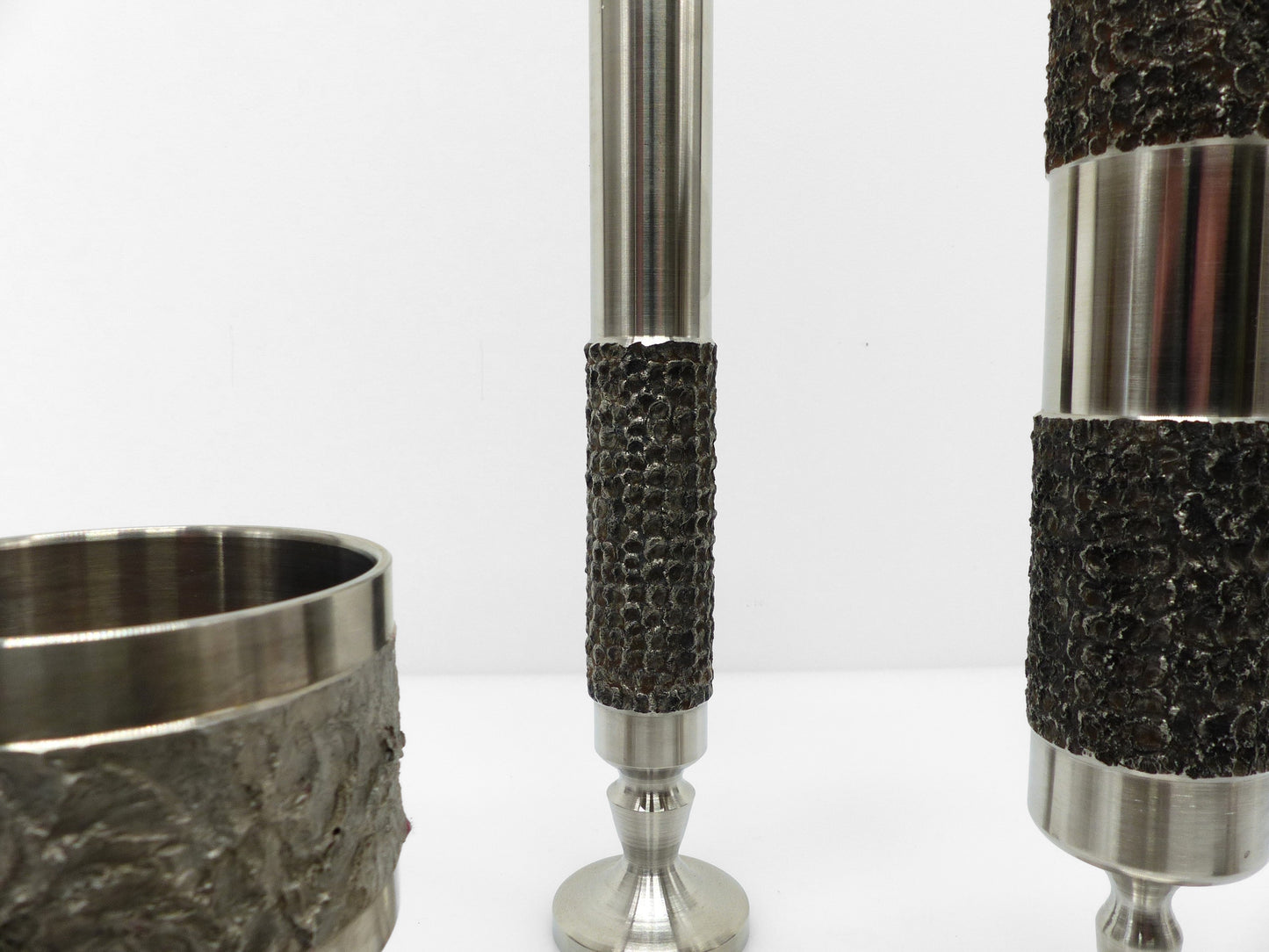 Set de 5 vases et coupes brutalistes en acier 1970
