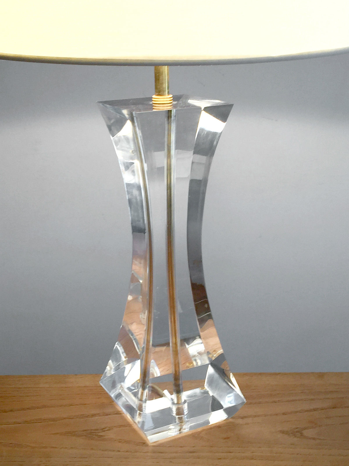 Grande lampe de table plexiglas 1970