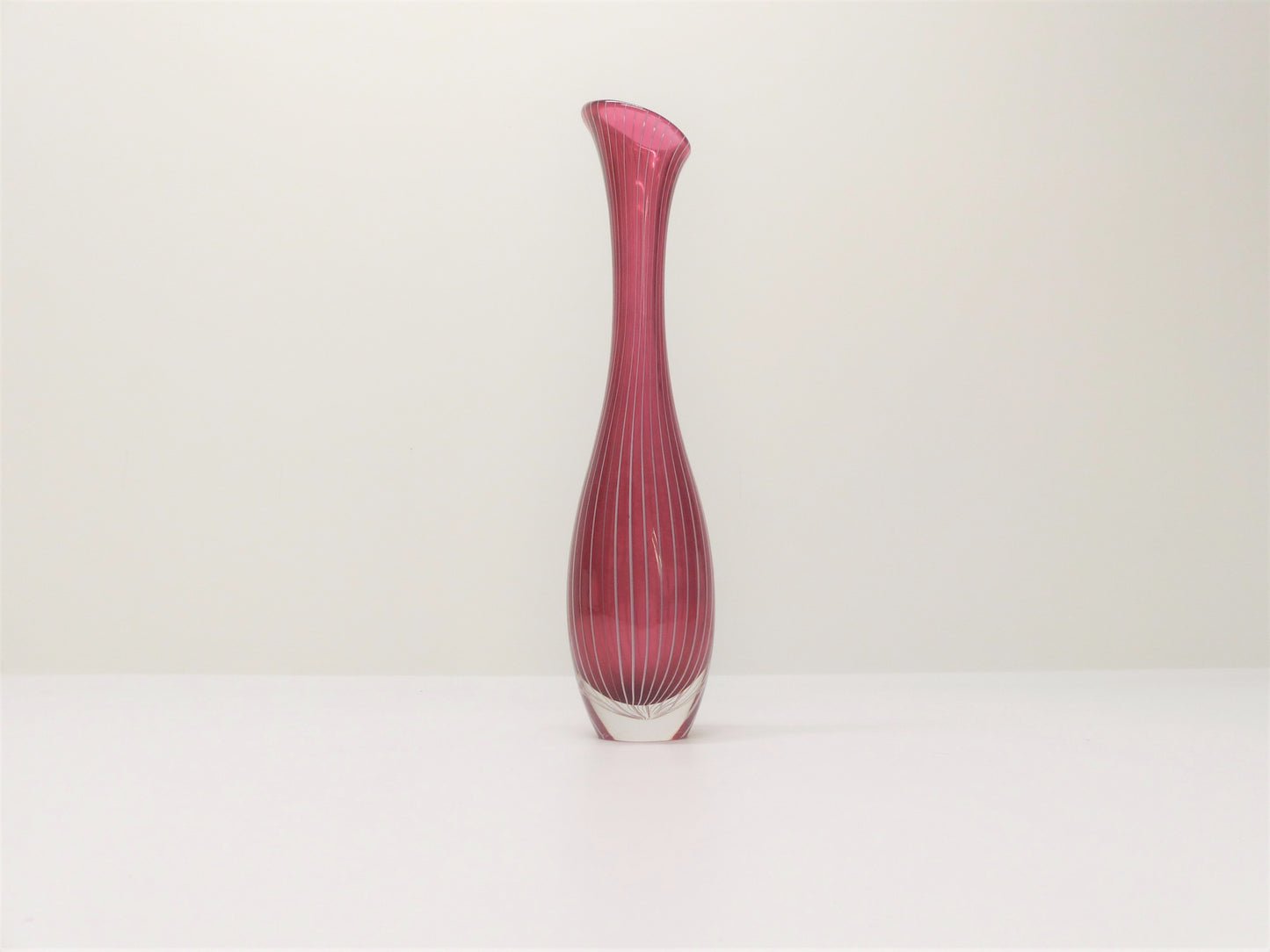 VASE TULIPE SCANDINAVE EN VERRE ROSE - VICKE LINDSTRAND - KOSTA BODA