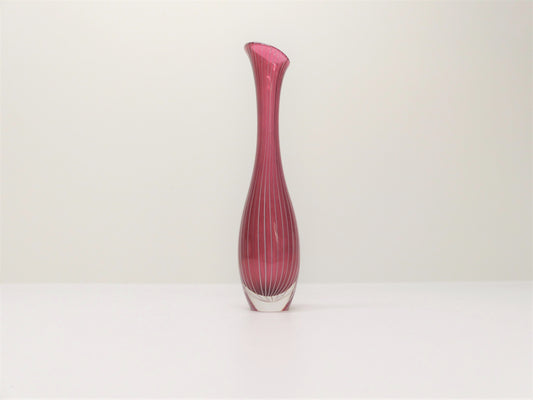 SCANDINAVIAN TULIP VASE IN PINK GLASS - VICKE LINDSTRAND - KOSTA BODA