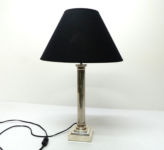 Lampe néoclassique colonne en métal argenté 1960