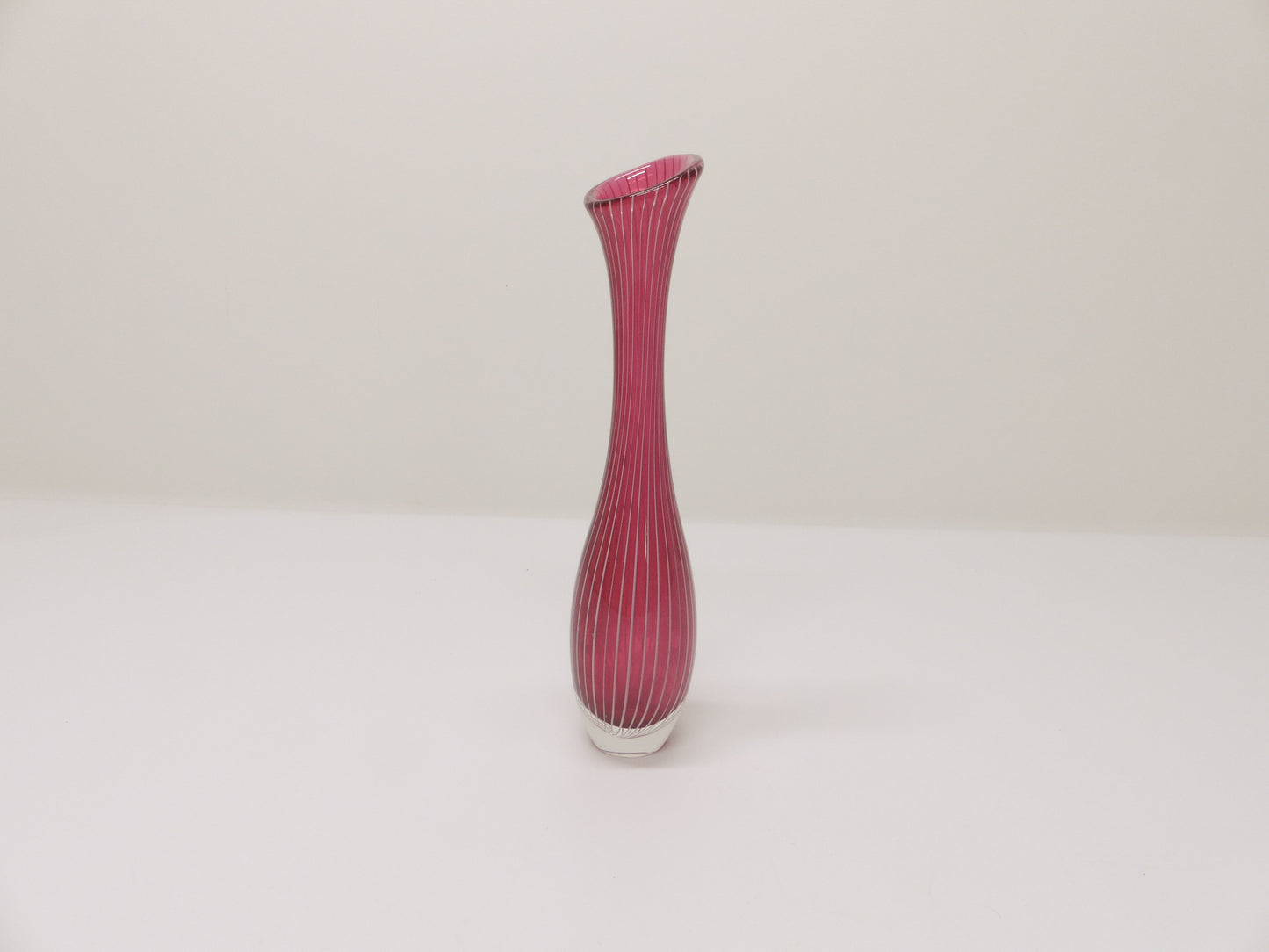 VASE TULIPE SCANDINAVE EN VERRE ROSE - VICKE LINDSTRAND - KOSTA BODA