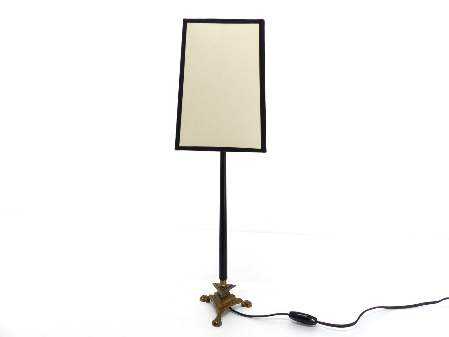 Pied de lampe tripode pattes de lions