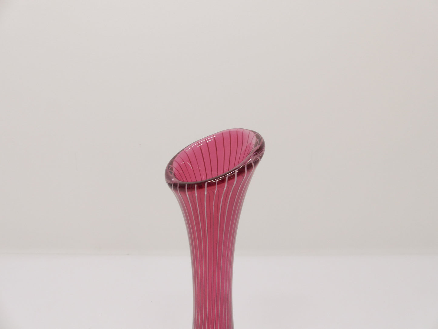 VASE TULIPE SCANDINAVE EN VERRE ROSE - VICKE LINDSTRAND - KOSTA BODA