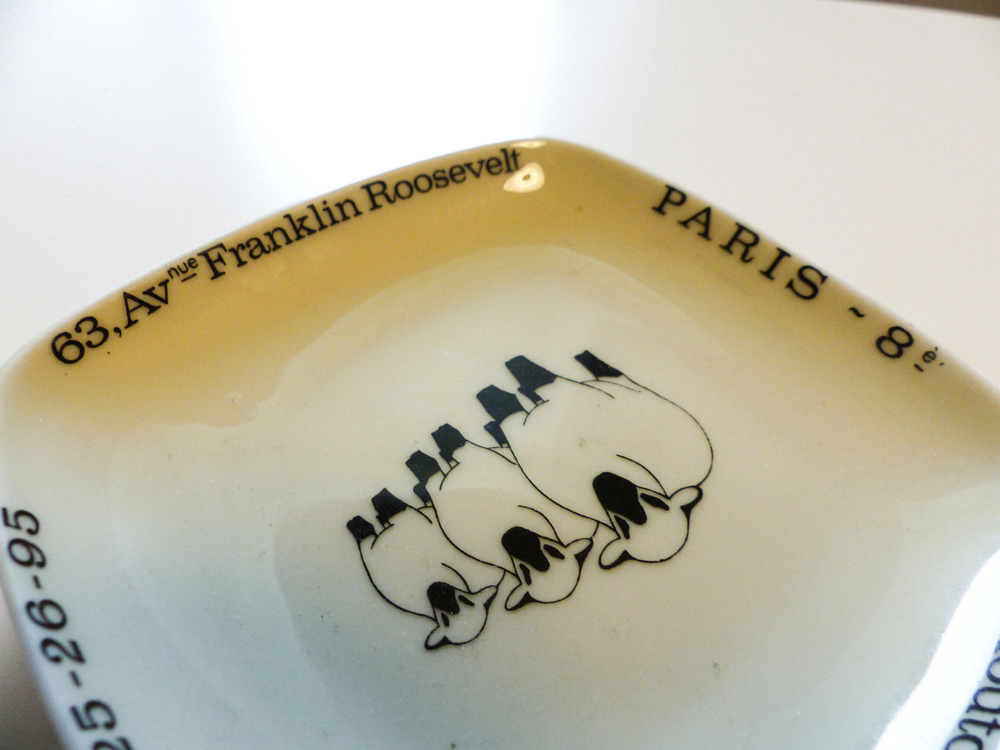 Cendrier vintage en porcelaine de Limoges Restaurant les 3 moutons Paris 1970