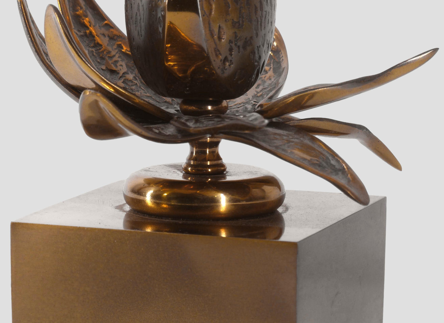 EXOTIC FLOWER TABLE LAMP IN SOLID BRASS MAISON JANSEN STYLE