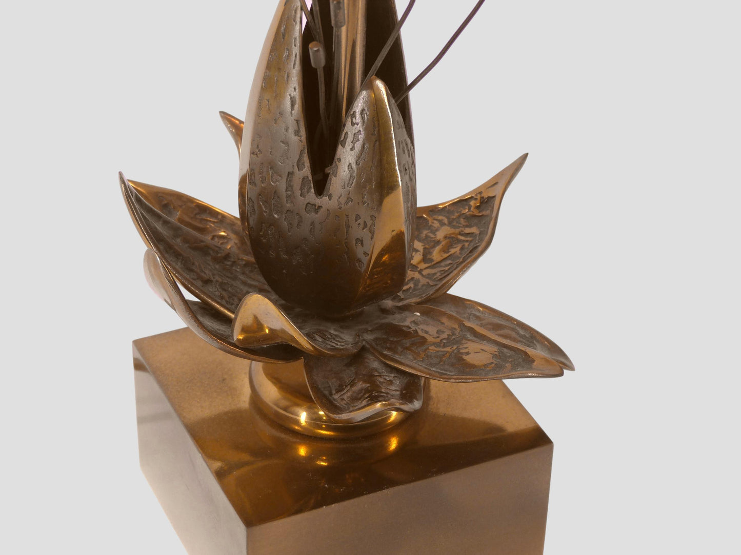 EXOTIC FLOWER TABLE LAMP IN SOLID BRASS MAISON JANSEN STYLE