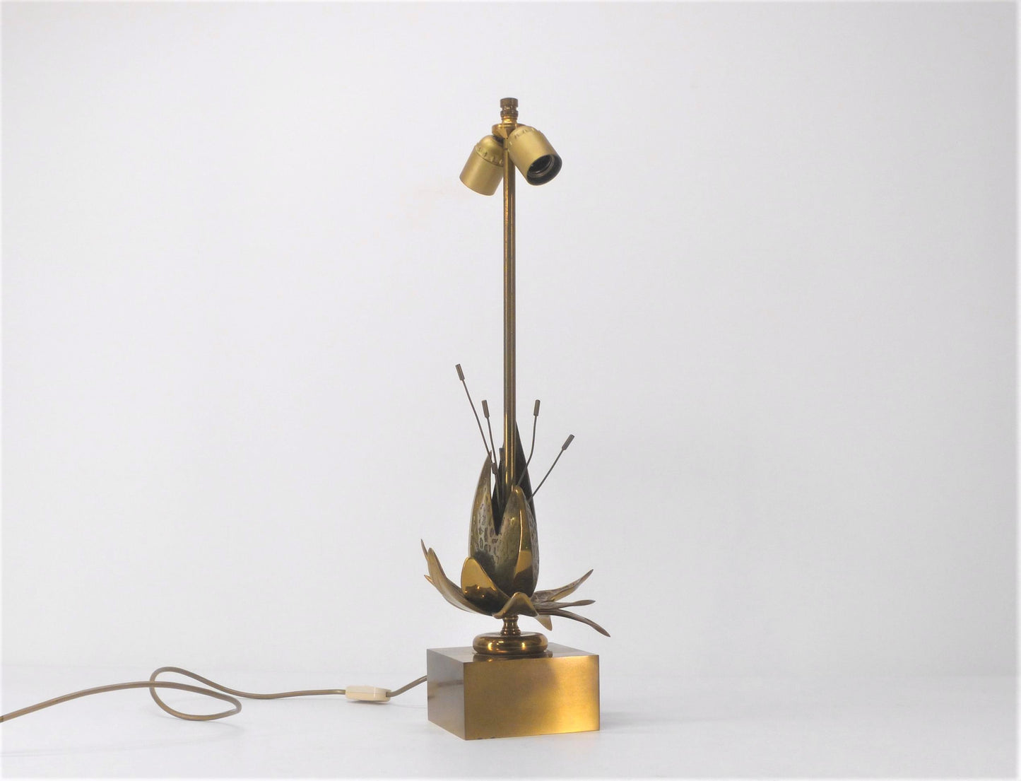 EXOTIC FLOWER TABLE LAMP IN SOLID BRASS MAISON JANSEN STYLE