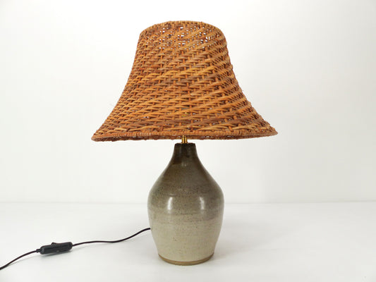 Enamelled stoneware lamp with rattan shade